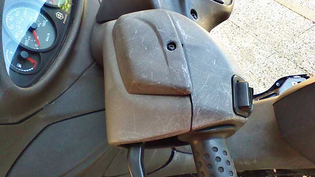 plastica scooter usurata