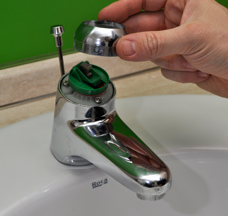 Come sostituire una cartuccia monocomando per il rubinetto del bagno Smontare cartuccia miscelatore cucina