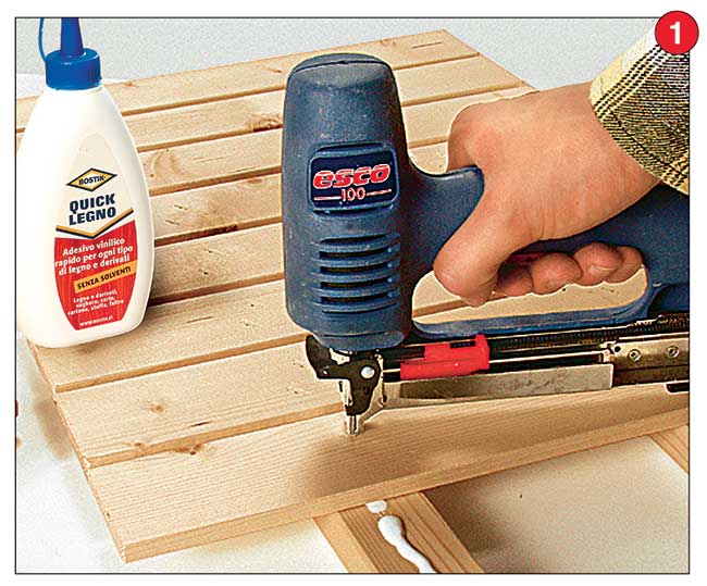 fissaggio piano di legno con pistola graffatrice