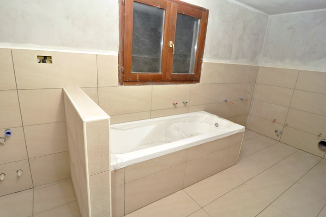 Come realizzare un bagno di servizio in muratura e adeguare il ... Costruire una vasca da bagno