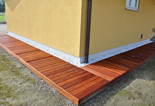 Come posare un marciapiede in legno pregiato bricoportale Come posare un pavimento in legno