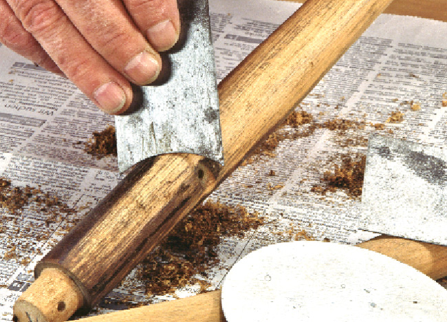 Sverniciare il legno per restaurare la sedia Restaurare il legno