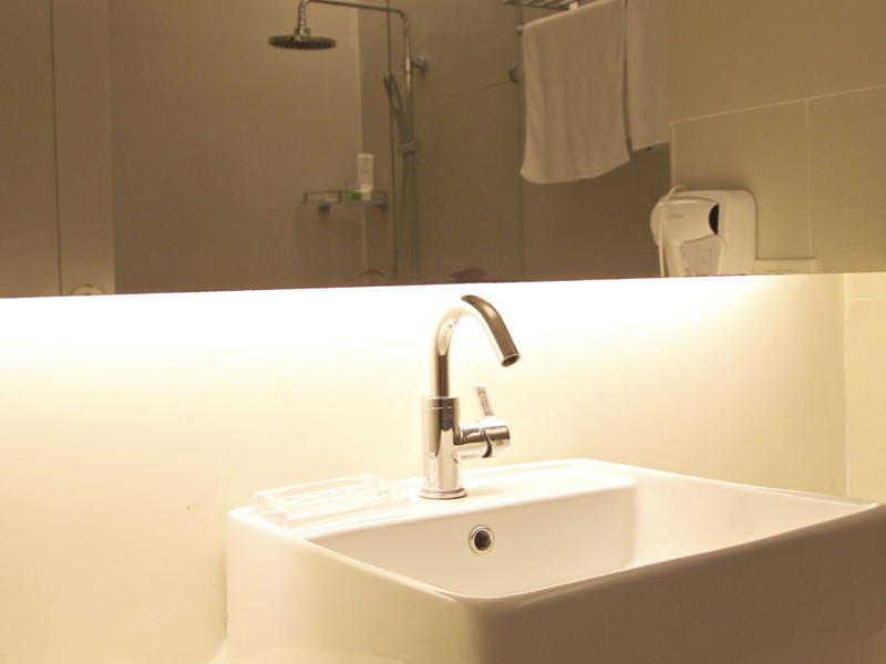 Plafoniere Neon Da Cucina : Illuminazione bagno con lampade neon bricoportale fai da te e