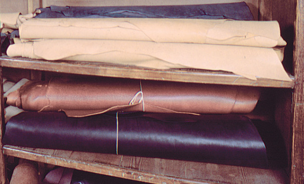 Pelle Di Vacchetta Colore Bourbon Per Cucito E Artigianato – 1,8-2,0 Mm, Vari Formati, Marrone Rosso