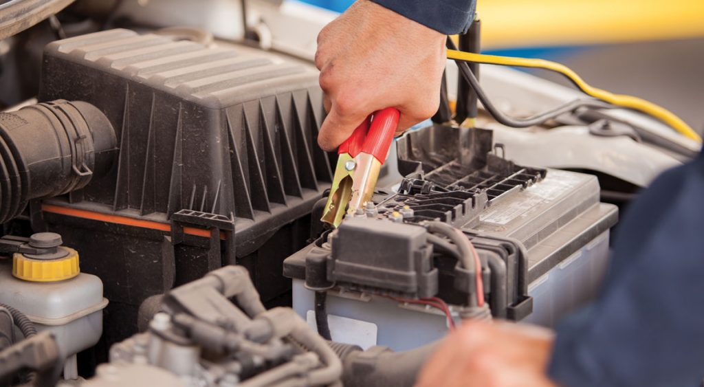 Batteria auto scarica Come far partire l'auto con un'altra batteria