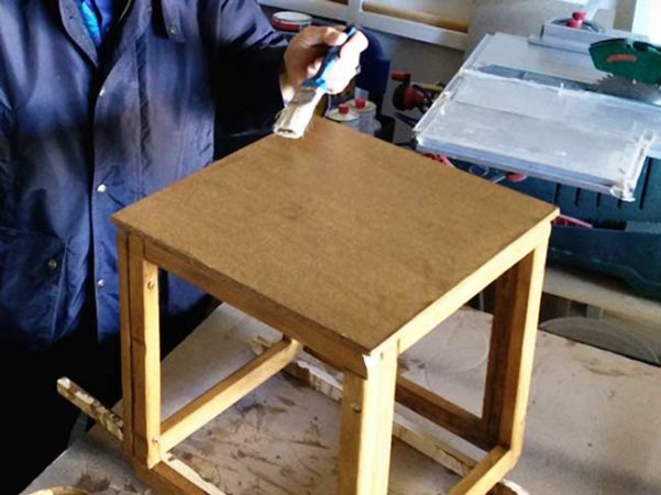 Set 5 Dadi In Legno Samena Con Pois Colorati – 4 Cm Di Lato – Grandi E Massicci Per Giochi Da Tavolo